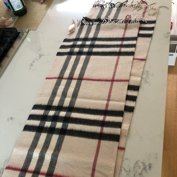Burberry large check scarf - Picture 2 of 5